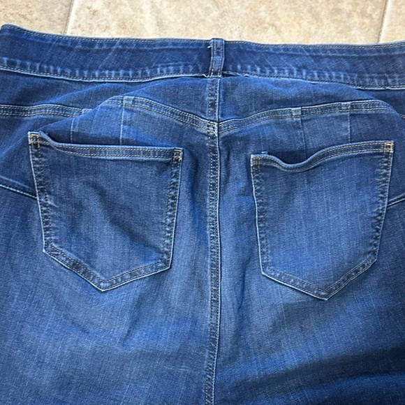 Torrid bombshell skinny feel the fit. 22 regular - Picture 5 of 5